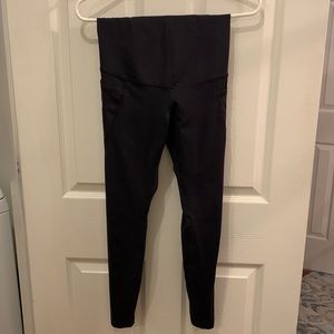 Old Navy Elevate 7/8 length maternity legging - black - size S